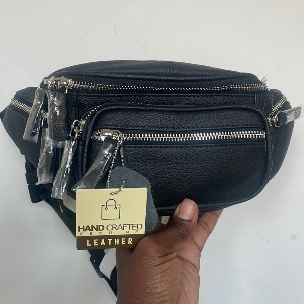 BLACK Leather Fanny WAIST  Pack BAG  *NEW
New and never used